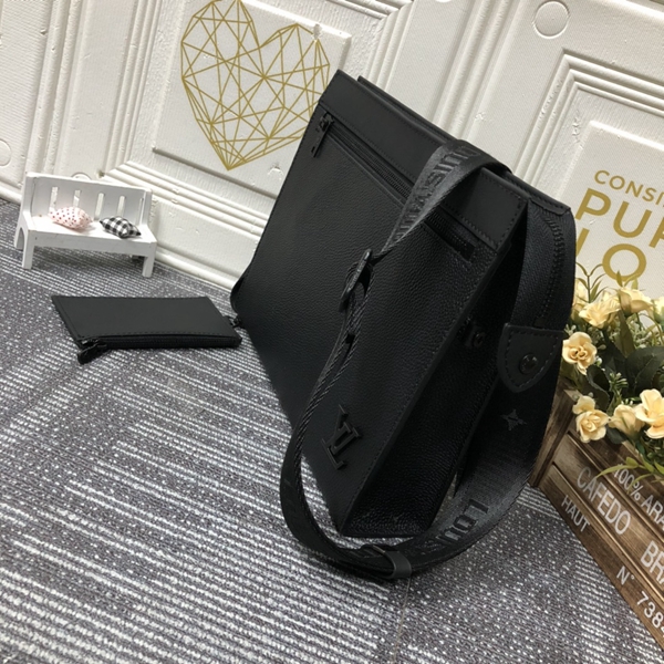 ルイヴィトンバッグ背面デザイン